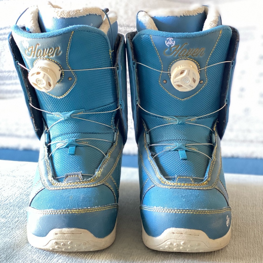 Limited Edition Size 9 Women’s K2 Haven Boa Snowboard Boots in Denim Color